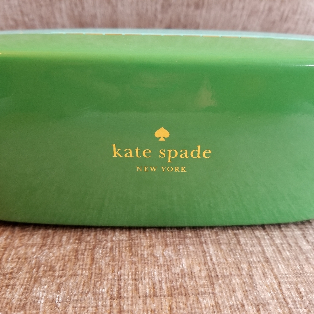 Kate Spade sunglass holder with cleaning cloth